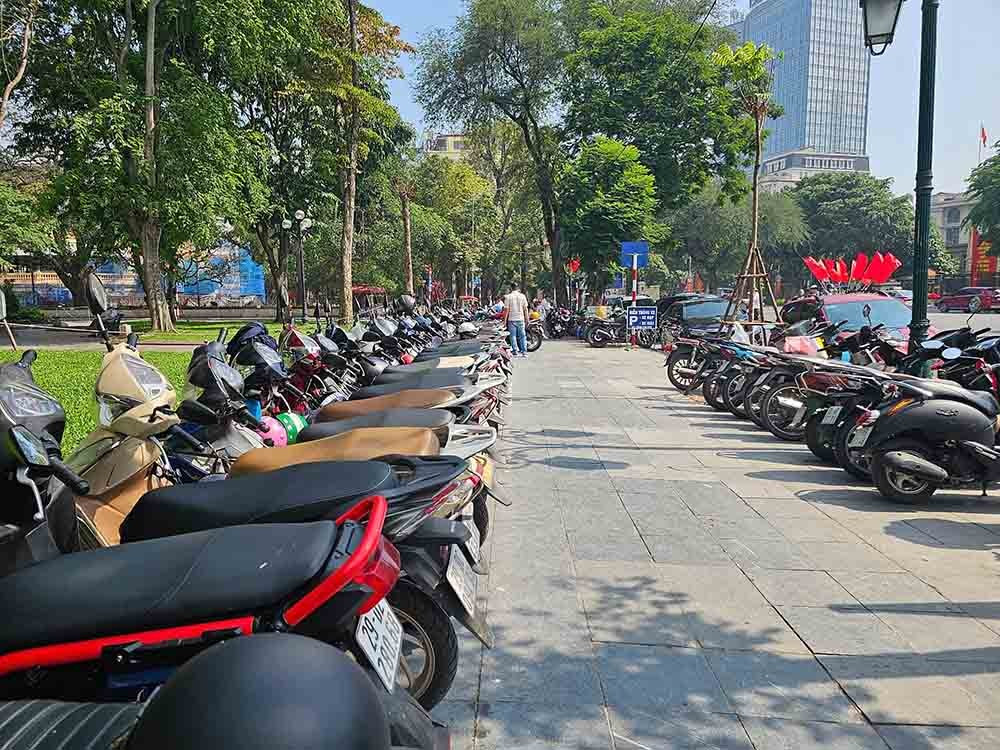 Bố trí bãi xe 800m2 gần hồ Gươm phục vụ người dân dịp Tết Nguyên đán- Ảnh 1. Bố trí bãi xe 800m2 gần hồ Gươm phục vụ người dân dịp Tết Nguyên đán- Ảnh 1.