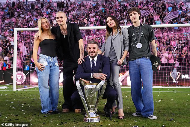 David Beckham bán penthouse 600 tỷ giữa lúc "cạch mặt" con trai cả - Ảnh 3.