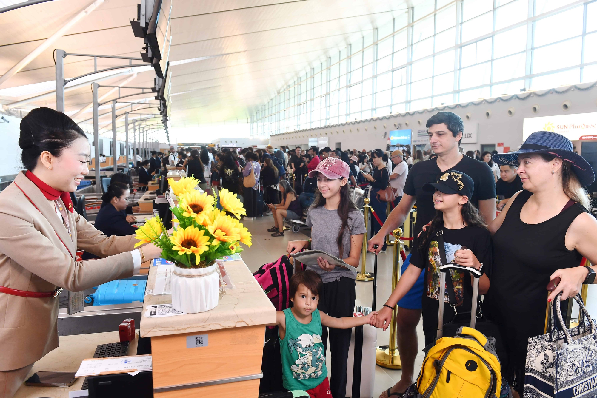 cang-hang-khong-quoc-te-phu-quoc-1771145430105818817226-1771146952656-1771146953182282784286 Sân bay Phú Quốc lập kỷ lục mới - Ảnh 1.