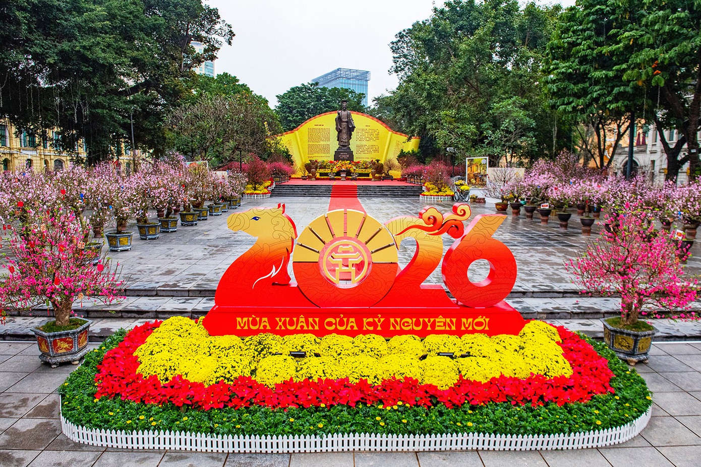 Công viên Hà Nội 'thay da đổi thịt', trang trí rực rỡ đón Xuân- Ảnh 8. Công viên Hà Nội 'thay da đổi thịt', trang trí rực rỡ đón Xuân- Ảnh 8.