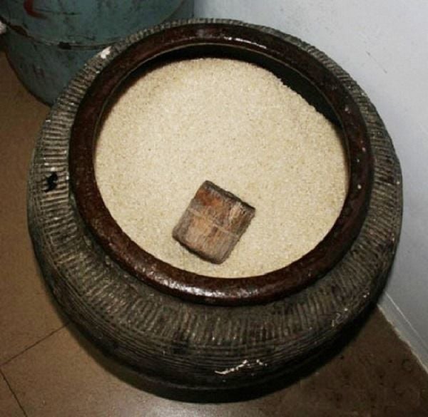 Cuối năm, đừng vội bỏ thứ này khỏi nhà: Nhiều người dọn cho gọn rồi tiền bạc bắt đầu trục trặc- Ảnh 2.