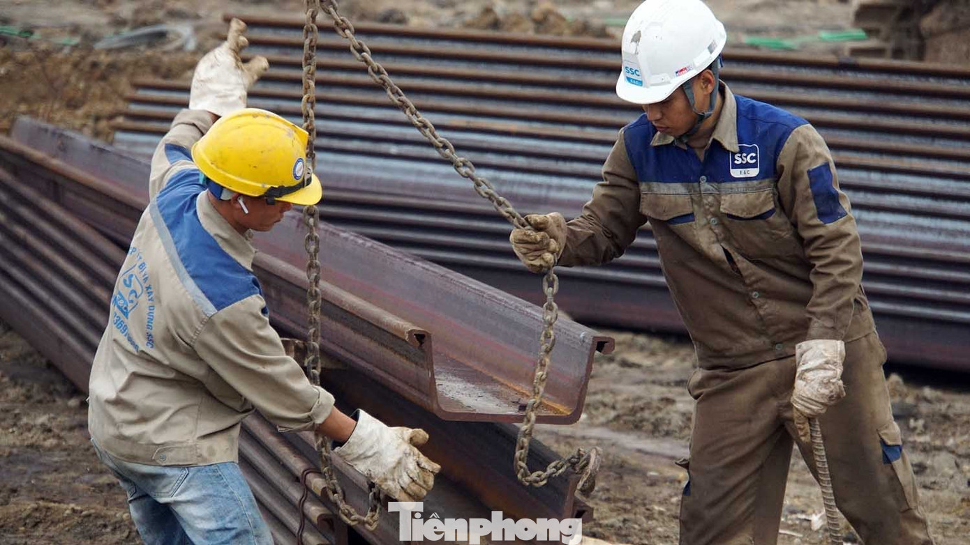 Lập rào chắn công trường hầm chui hơn 700 tỷ ở Hải Phòng ngày Tết- Ảnh 3. Lập rào chắn công trường hầm chui hơn 700 tỷ ở Hải Phòng ngày Tết- Ảnh 3.
