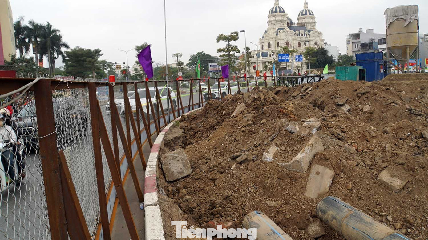 Lập rào chắn công trường hầm chui hơn 700 tỷ ở Hải Phòng ngày Tết- Ảnh 4. Lập rào chắn công trường hầm chui hơn 700 tỷ ở Hải Phòng ngày Tết- Ảnh 4.