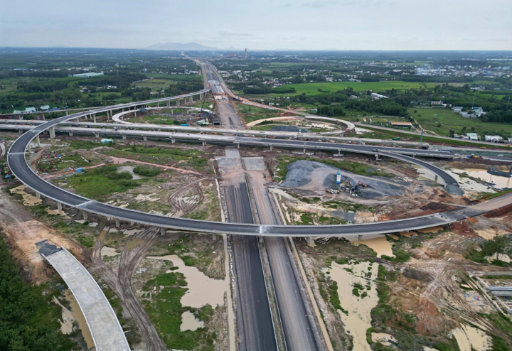 Thống nhất để Đồng Nai làm dự án kéo dài Metro số 1 đến sân bay Long Thành- Ảnh 3. Thống nhất để Đồng Nai làm dự án kéo dài Metro số 1 đến sân bay Long Thành- Ảnh 3.