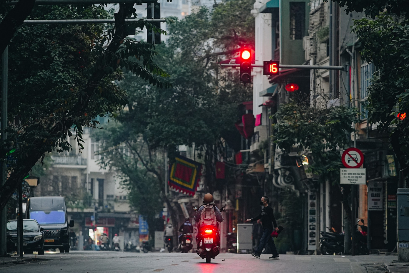 Vẻ đẹp hiếm có của Hà Nội trong buổi sáng đầu năm- Ảnh 2.