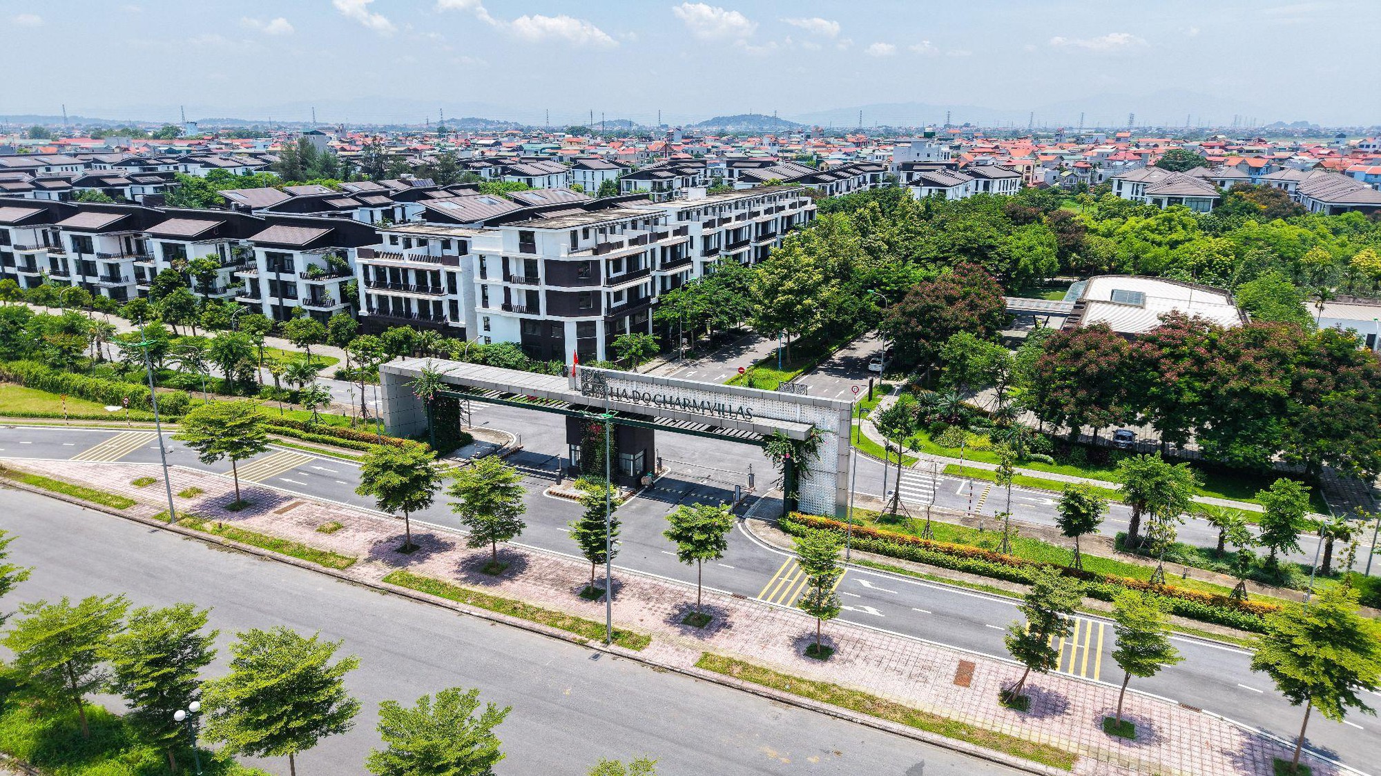Phía Tây Hà Nội và sự trỗi dậy của “New CBD” - Ảnh 1. Phía Tây Hà Nội và sự trỗi dậy của “New CBD” - Ảnh 1.