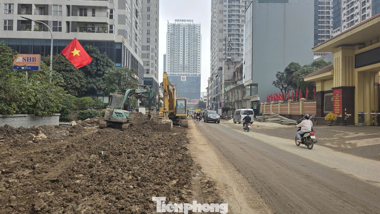 Ngổn ngang công trường thi công đường Nguyễn Tuân- Ảnh 1. Ngổn ngang công trường thi công đường Nguyễn Tuân- Ảnh 1.