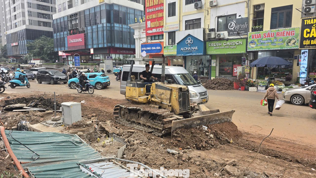 Ngổn ngang công trường thi công đường Nguyễn Tuân- Ảnh 8. Ngổn ngang công trường thi công đường Nguyễn Tuân- Ảnh 8.