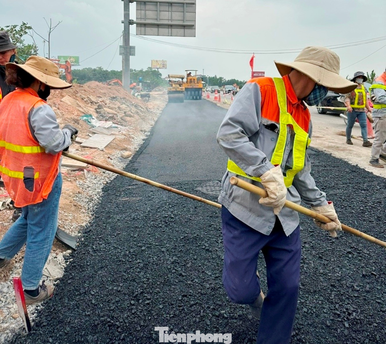 Hàng loạt công trình giao thông trọng điểm tại Hà Nội thi công xuyên Tết- Ảnh 1. Hàng loạt công trình giao thông trọng điểm tại Hà Nội thi công xuyên Tết- Ảnh 1.