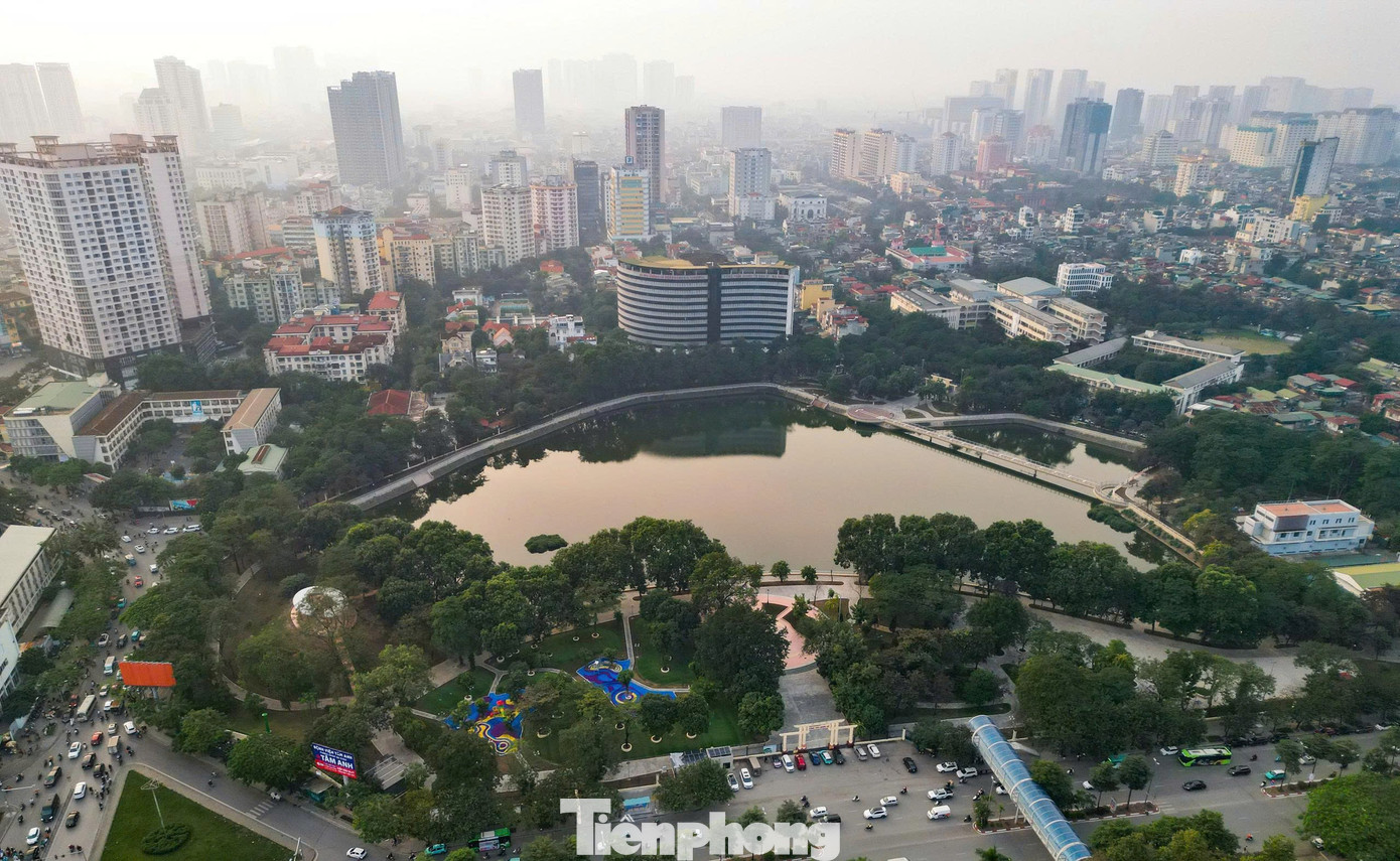Công viên Hà Nội 'thay da đổi thịt', trang trí rực rỡ đón Xuân- Ảnh 1. Công viên Hà Nội 'thay da đổi thịt', trang trí rực rỡ đón Xuân- Ảnh 1.