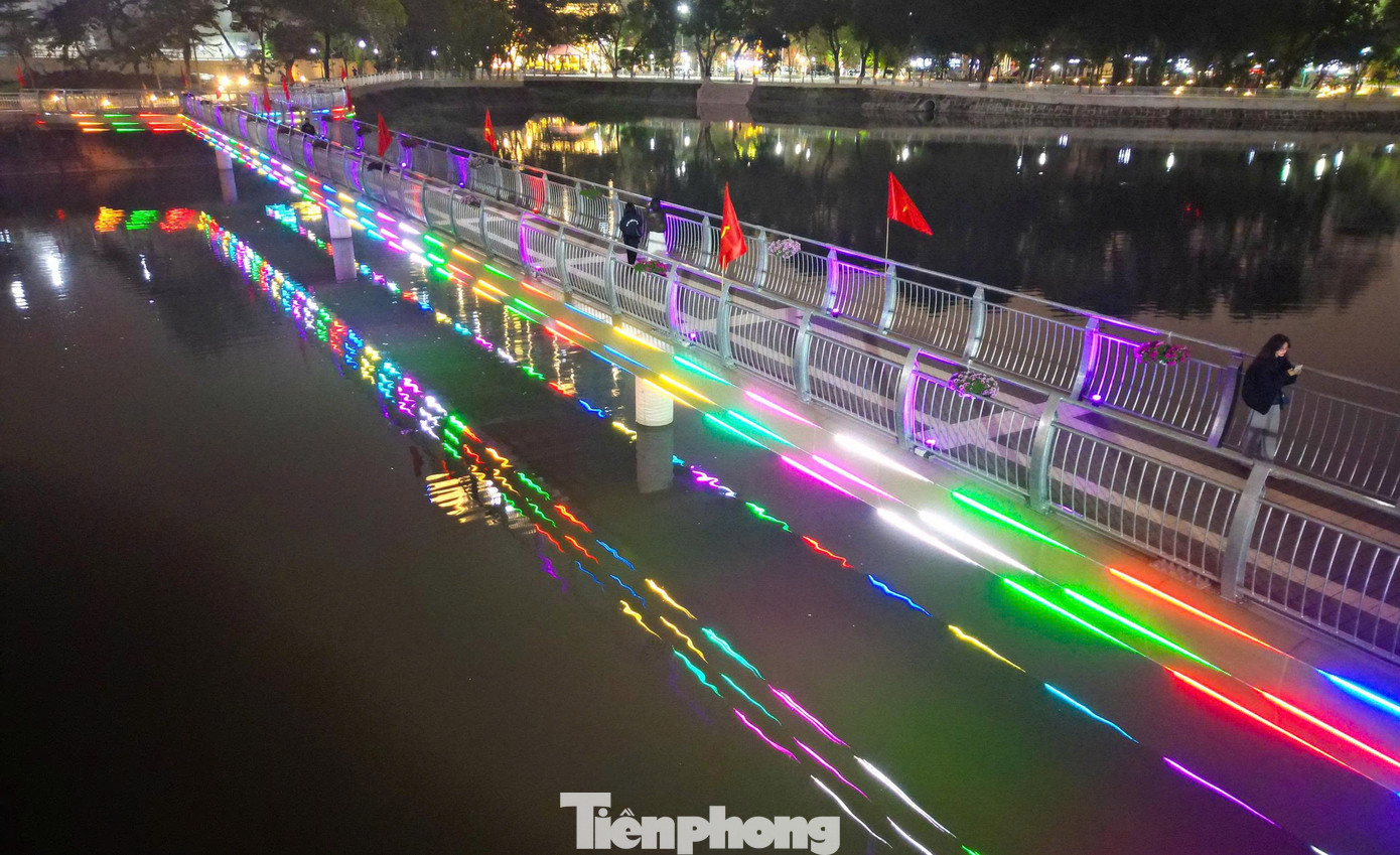 Công viên Hà Nội 'thay da đổi thịt', trang trí rực rỡ đón Xuân- Ảnh 10. Công viên Hà Nội 'thay da đổi thịt', trang trí rực rỡ đón Xuân- Ảnh 10.