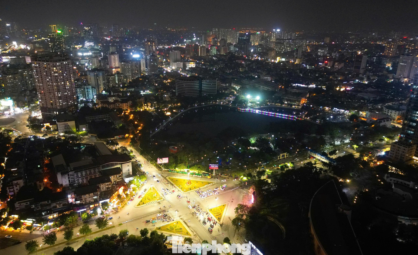 Công viên Hà Nội 'thay da đổi thịt', trang trí rực rỡ đón Xuân- Ảnh 11. Công viên Hà Nội 'thay da đổi thịt', trang trí rực rỡ đón Xuân- Ảnh 11.