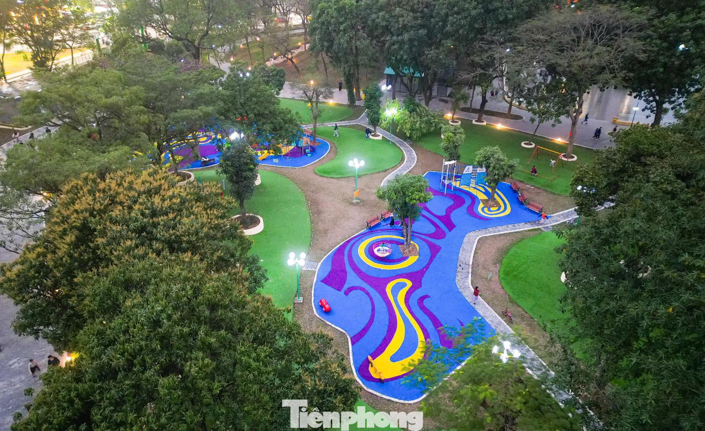 Công viên Hà Nội 'thay da đổi thịt', trang trí rực rỡ đón Xuân- Ảnh 13. Công viên Hà Nội 'thay da đổi thịt', trang trí rực rỡ đón Xuân- Ảnh 13.