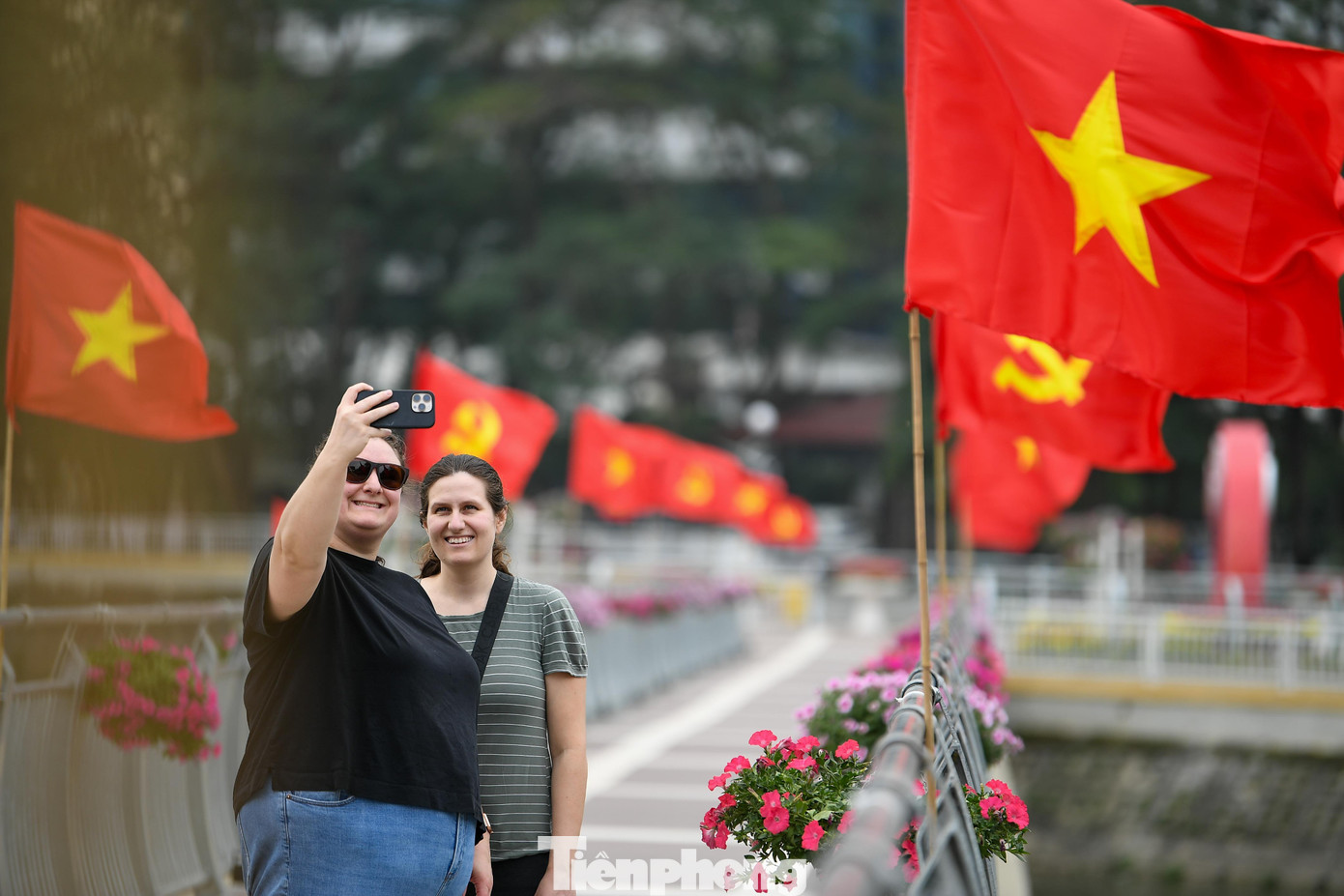 Công viên Hà Nội 'thay da đổi thịt', trang trí rực rỡ đón Xuân- Ảnh 9. Công viên Hà Nội 'thay da đổi thịt', trang trí rực rỡ đón Xuân- Ảnh 9.
