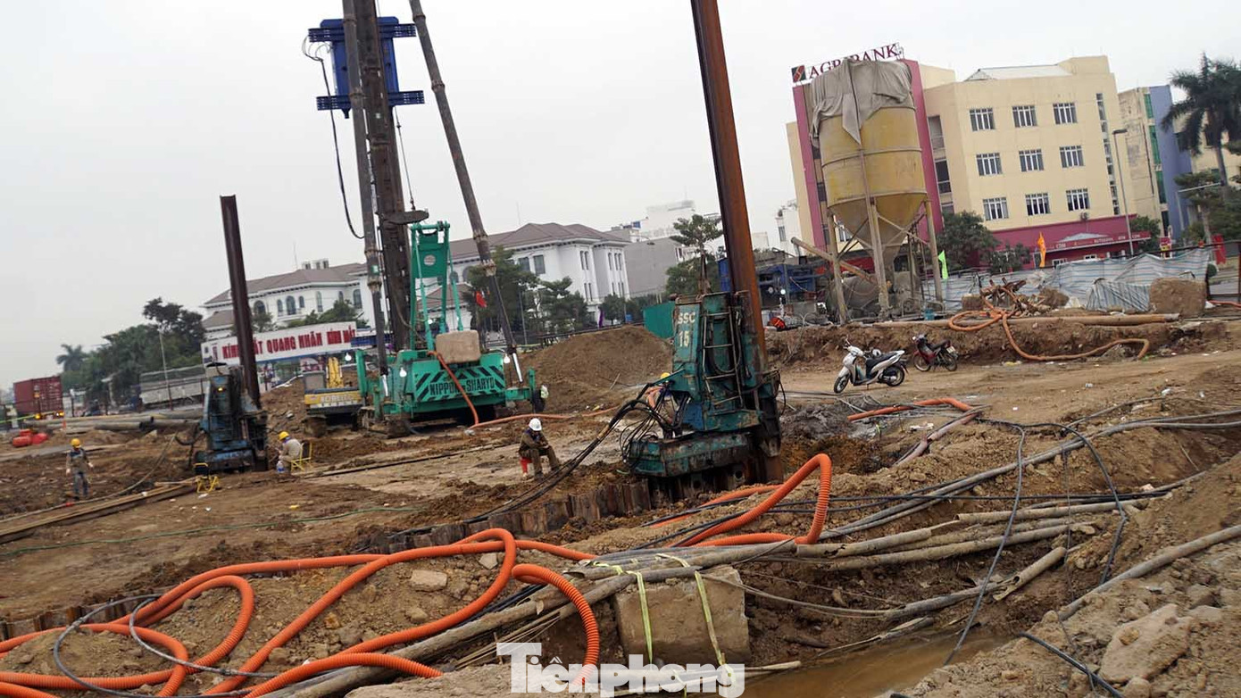 Lập rào chắn công trường hầm chui hơn 700 tỷ ở Hải Phòng ngày Tết- Ảnh 1. Lập rào chắn công trường hầm chui hơn 700 tỷ ở Hải Phòng ngày Tết- Ảnh 1.