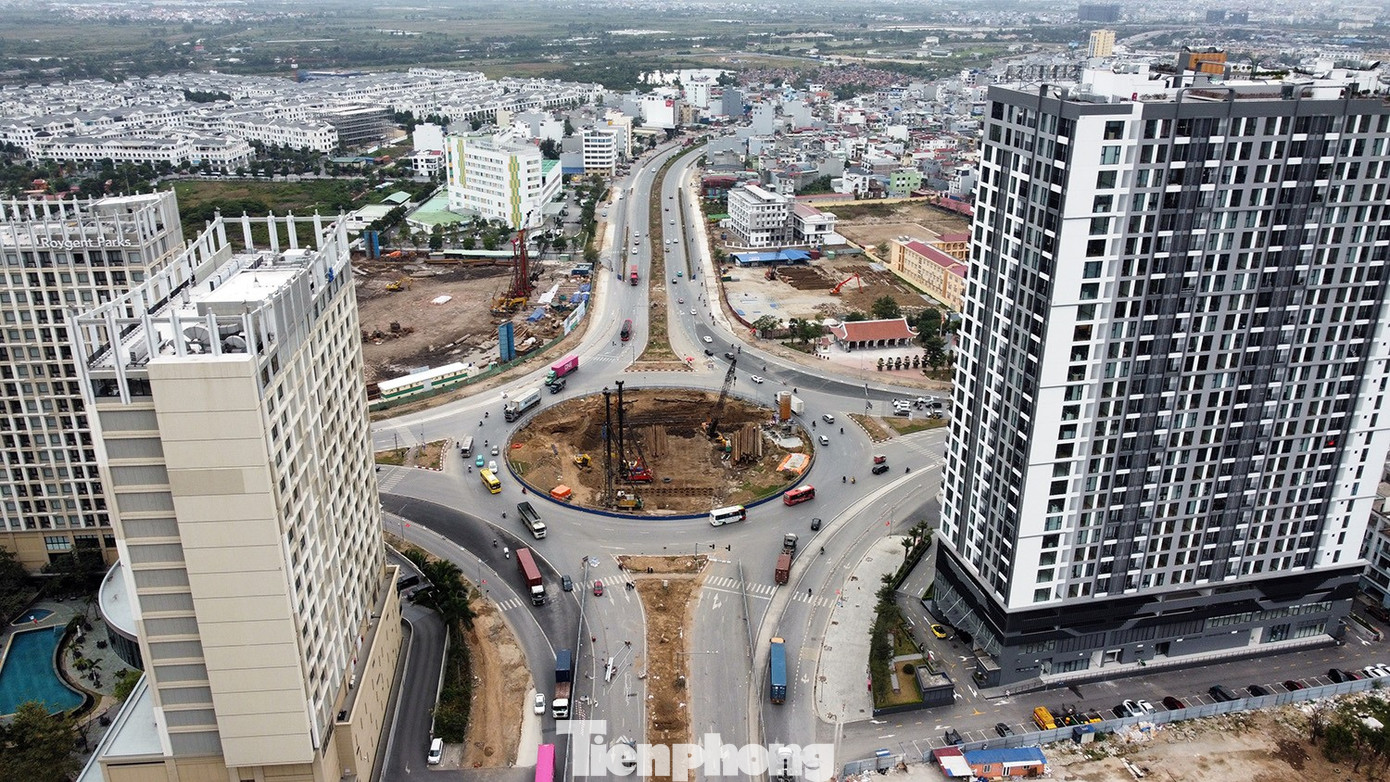 Lắp đèn chiếu sáng cho người dân qua công trường giao thông đẹp nhất Hải Phòng ngày Tết- Ảnh 1.