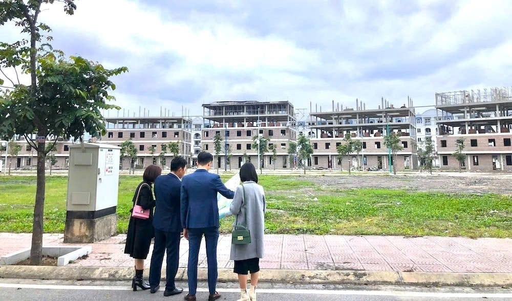 “Lá chắn vàng” của môi giới chuyên nghiệp trong năm mới Bính Ngọ- Ảnh 1. “Lá chắn vàng” của môi giới chuyên nghiệp trong năm mới Bính Ngọ- Ảnh 1.