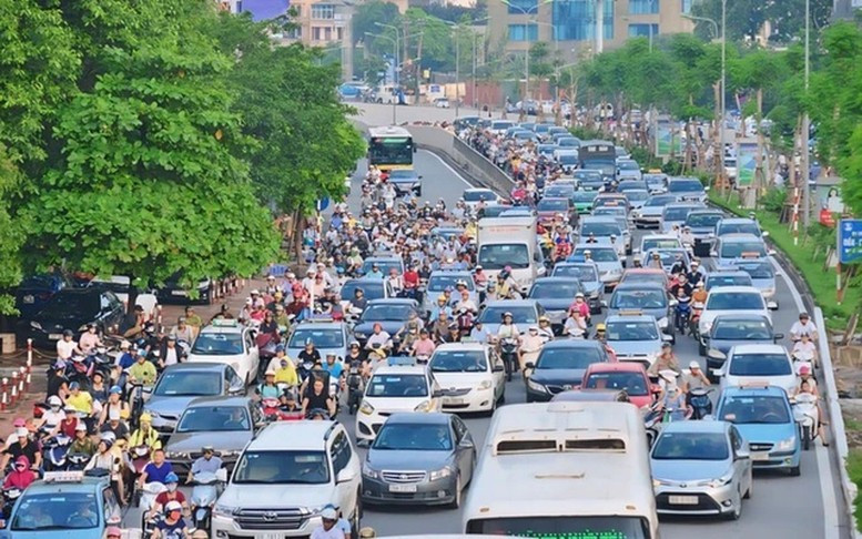 Thủ tướng: Không để ùn tắc kéo dài trên các tuyến đường vào trung tâm Hà Nội và TPHCM- Ảnh 1. Thủ tướng: Không để ùn tắc kéo dài trên các tuyến đường vào trung tâm Hà Nội và TPHCM- Ảnh 1.