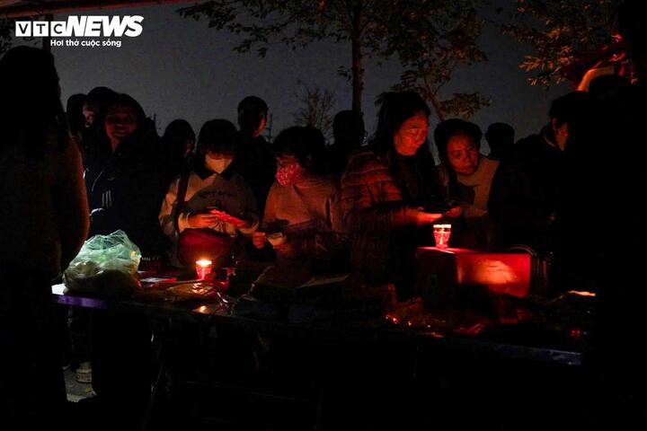 Khám phá chợ âm dương độc đáo, họp duy nhất mỗi năm 1 lần lúc nửa đêm- Ảnh 7. Khám phá chợ âm dương độc đáo, họp duy nhất mỗi năm 1 lần lúc nửa đêm- Ảnh 7.