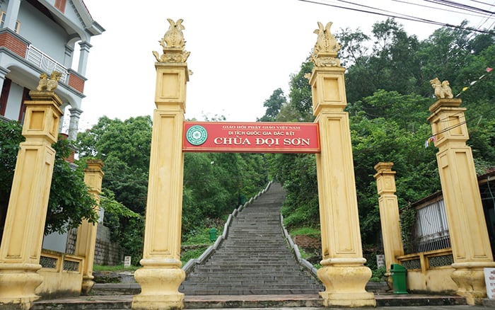Ngọn núi cao chưa đến 100m, được mệnh danh là "núi rồng": Trên đỉnh có di tích quốc gia gần 1000 tuổi - Ảnh 8. Ngọn núi cao chưa đến 100m, được mệnh danh là "núi rồng": Trên đỉnh có di tích quốc gia gần 1000 tuổi - Ảnh 8.