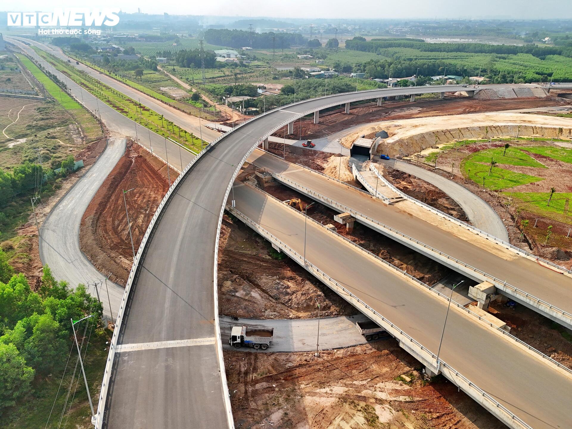 Hạ tầng kết nối sân bay Long Thành chạy nước rút- Ảnh 4. Hạ tầng kết nối sân bay Long Thành chạy nước rút- Ảnh 4.