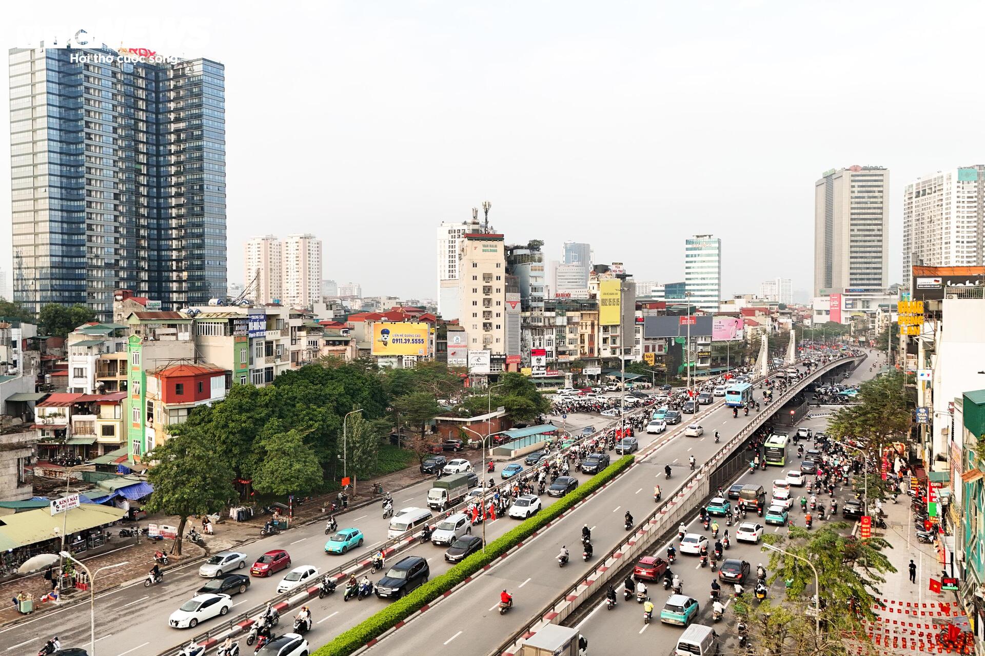 Hiện trạng đường Láng trước đề xuất mở rộng lên gần 54m- Ảnh 10. Hiện trạng đường Láng trước đề xuất mở rộng lên gần 54m- Ảnh 10.