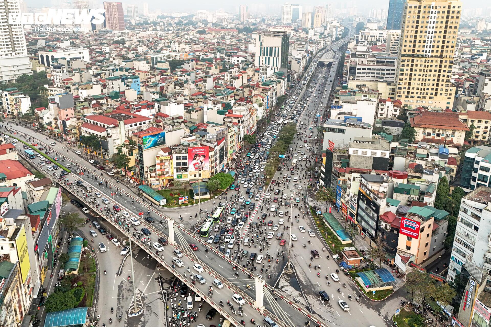 Hiện trạng đường Láng trước đề xuất mở rộng lên gần 54m- Ảnh 11. Hiện trạng đường Láng trước đề xuất mở rộng lên gần 54m- Ảnh 11.