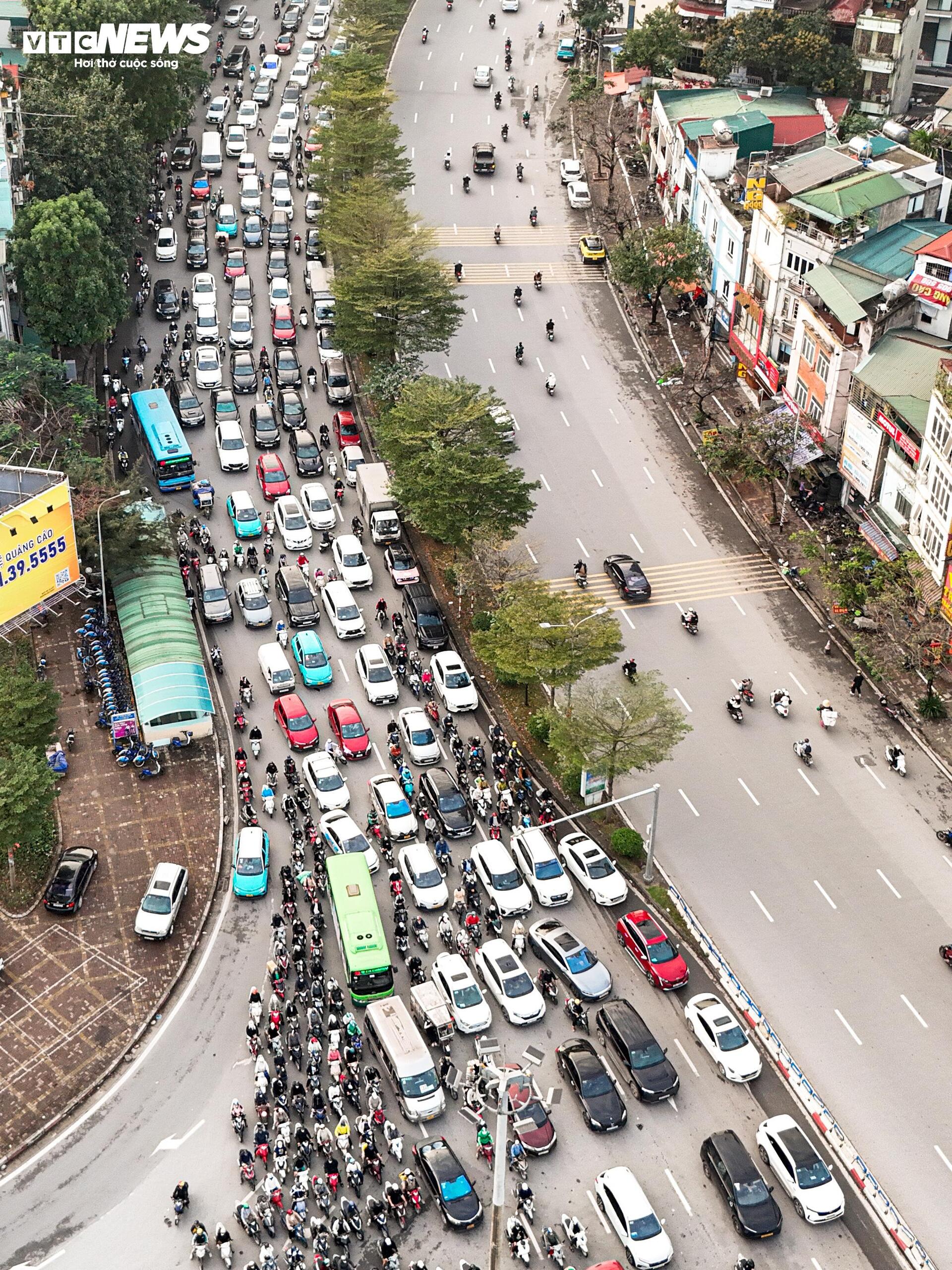 Hiện trạng đường Láng trước đề xuất mở rộng lên gần 54m- Ảnh 6. Hiện trạng đường Láng trước đề xuất mở rộng lên gần 54m- Ảnh 6.