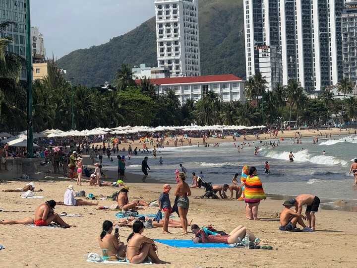 Mùng 5 Tết Bính Ngọ 2026, khách sạn tại Nha Trang, Đà Lạt vẫn kín phòng- Ảnh 1. Mùng 5 Tết Bính Ngọ 2026, khách sạn tại Nha Trang, Đà Lạt vẫn kín phòng- Ảnh 1.