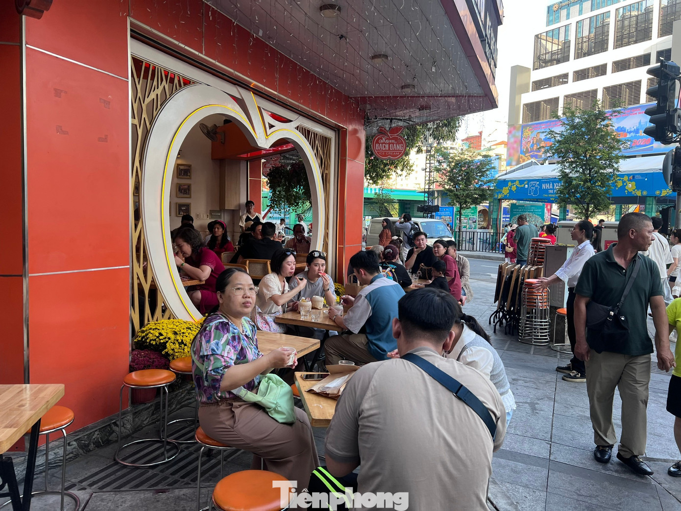 tp-hang-dong-uyen-phuong-34-1771665385328-1771665385447318626880