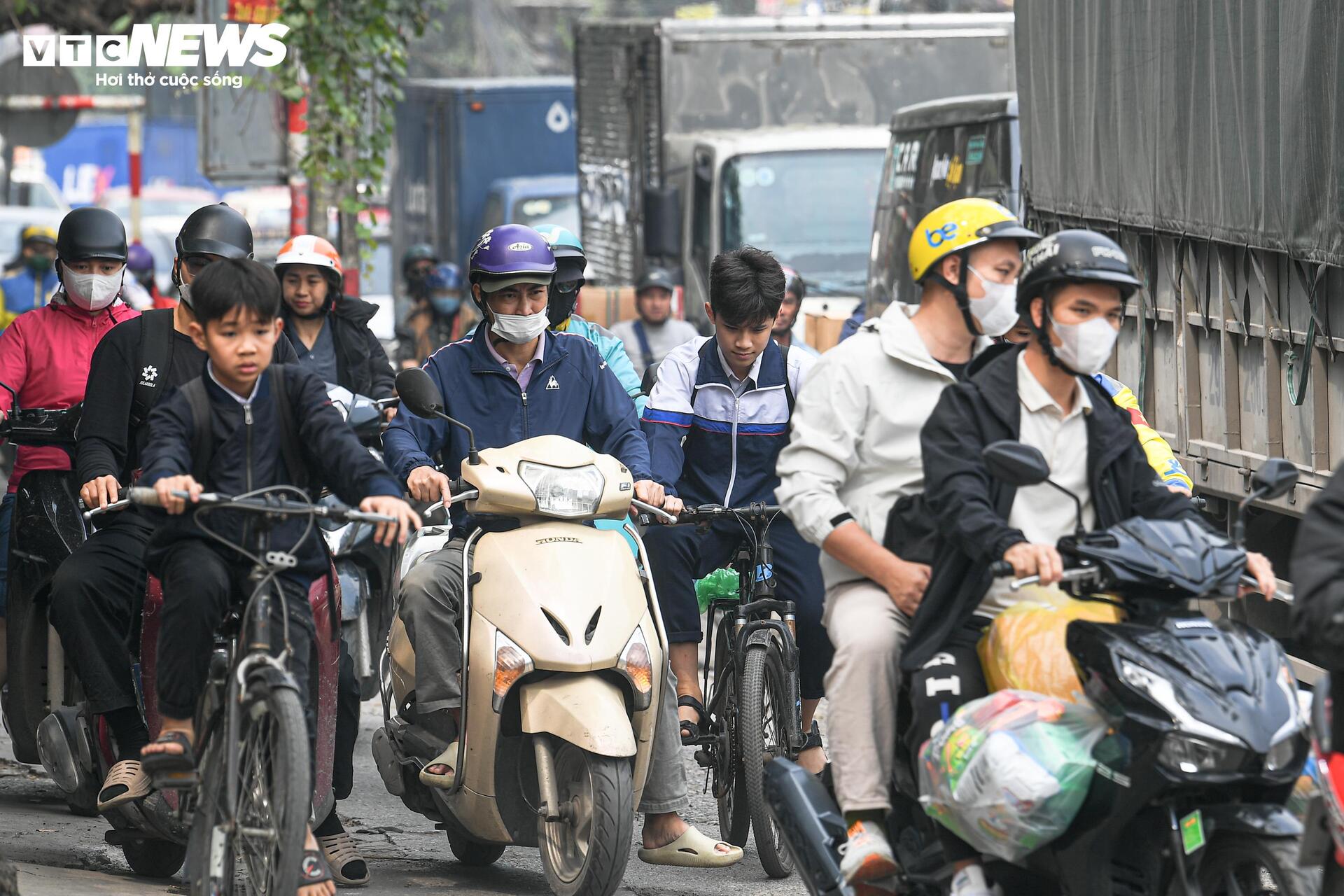 Dự án cầu vượt 'đắp chiếu' nhiều năm trên tuyến đường nghìn tỷ ở Hà Nội- Ảnh 8. Dự án cầu vượt 'đắp chiếu' nhiều năm trên tuyến đường nghìn tỷ ở Hà Nội- Ảnh 8.
