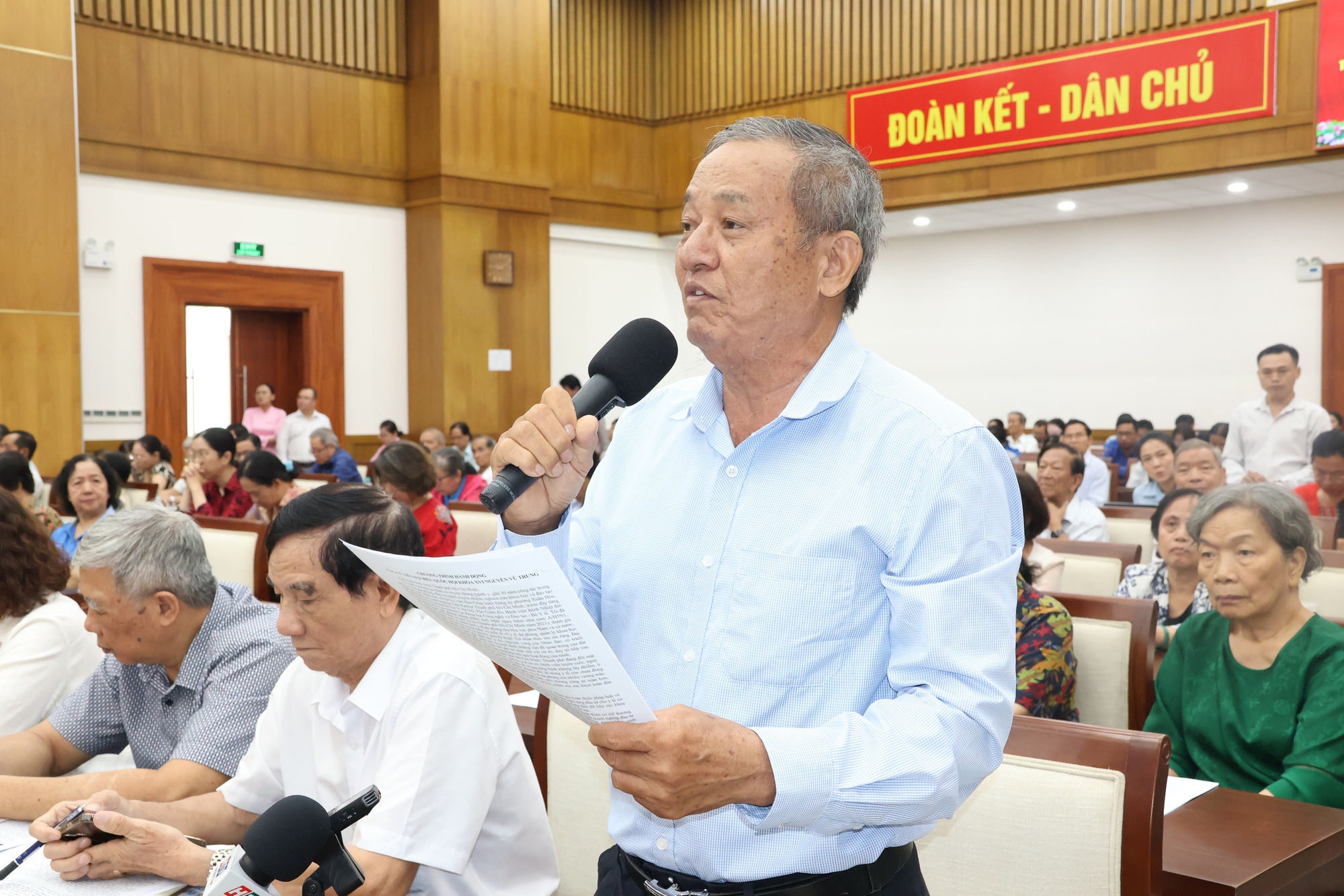 img3766-17725206272891978712789-1772525736656-17725257369491099150062 Gặp cử tri trước kỳ bầu cử, Bí thư Trần Lưu Quang chia sẻ hai việc lớn TPHCM phải làm ngay - Ảnh 10.