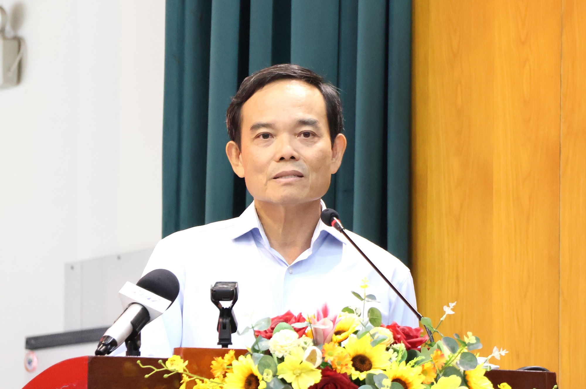 img3803-1772520628623767375858-1772525730532-177252573073438102554 Gặp cử tri trước kỳ bầu cử, Bí thư Trần Lưu Quang chia sẻ hai việc lớn TPHCM phải làm ngay - Ảnh 7.