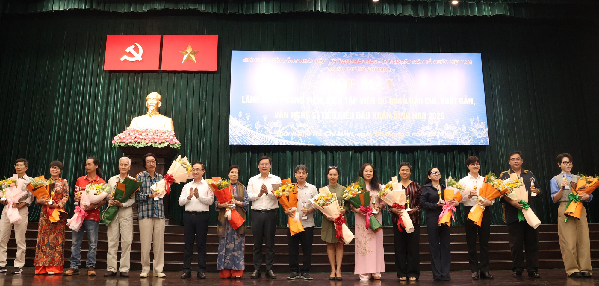img3944-1772694303364216564973-1772701736950-1772701742577134739937 Lãnh đạo Thành ủy TPHCM thông tin tiến độ Nhà hát Giao hưởng và trung tâm biểu diễn Thủ Thiêm - Ảnh 4.