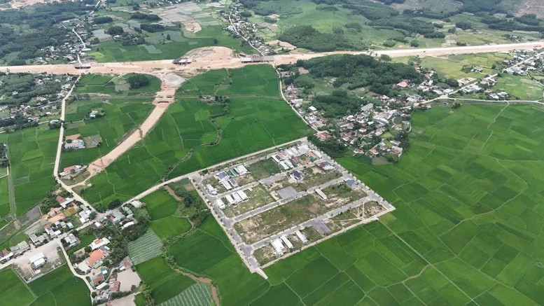 Kiến nghị 'nắn' đường sắt tốc độ cao Bắc - Nam qua Quảng Ngãi- Ảnh 1. Kiến nghị 'nắn' đường sắt tốc độ cao Bắc - Nam qua Quảng Ngãi- Ảnh 1.